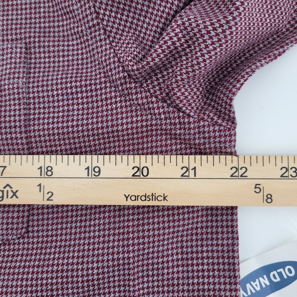 Old Navy Preppy Mens M Regular Fit Houndstooth Button Down Burgundy White NWT - Picture 8 of 9
